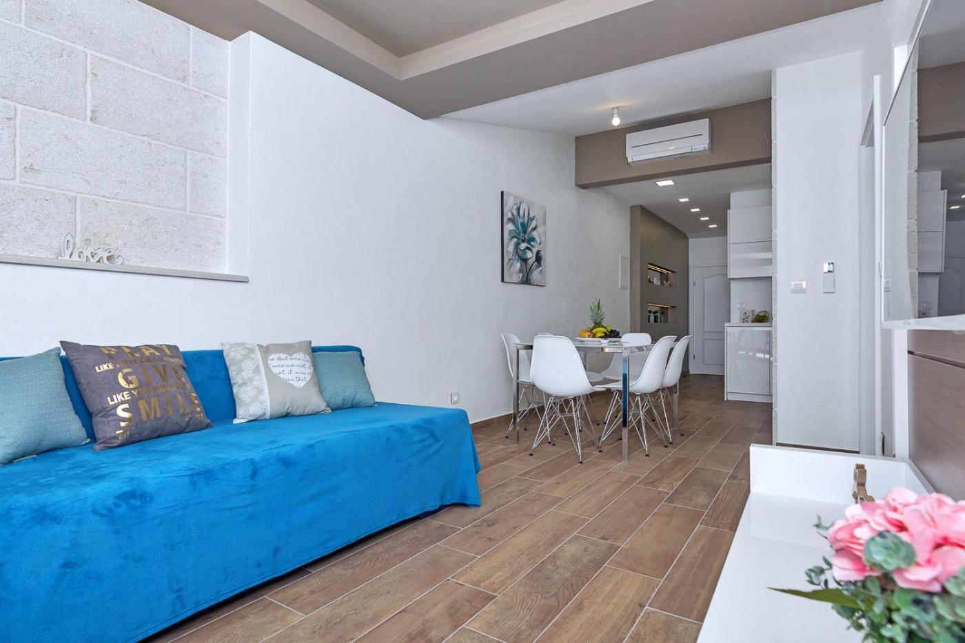 Apartments Riva Tucepi Exterior photo